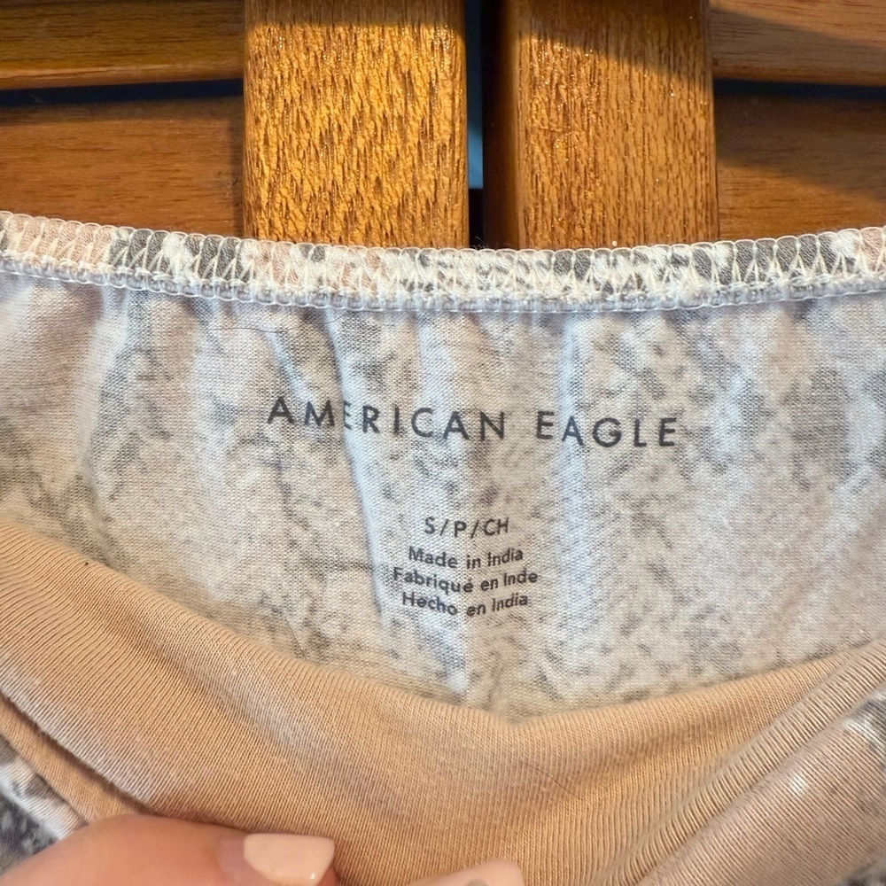 American Eagle Women’s Snakeskin Coral and Grey Crop Top Sz S - Picture 2 of 5